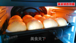 南瓜肉松小餐包的做法步骤：8
