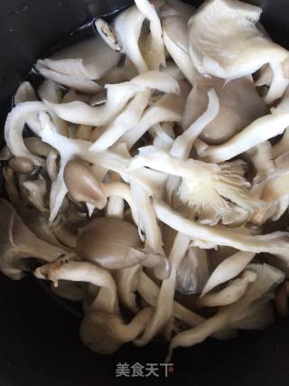 肉末炒平菇的做法步骤：1