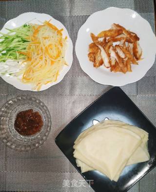 土豆丝黄瓜卷薄饼的做法步骤：11