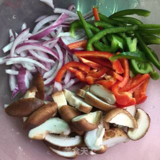 牛肉香菇披萨的做法步骤：4