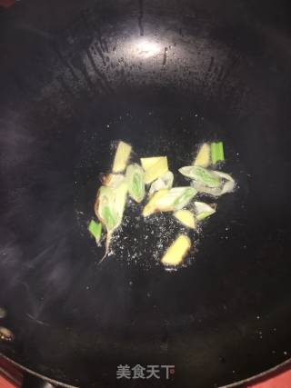 牛肉炒西葫芦的做法步骤：3