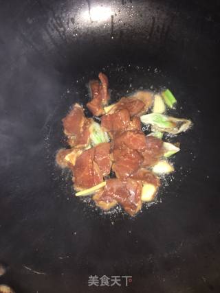牛肉炒西葫芦的做法步骤：4