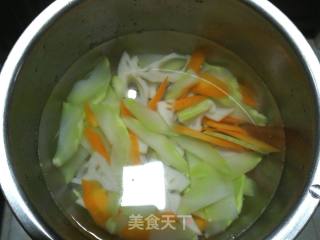 炝拌笋片的做法步骤：3