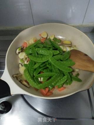 双菇炒荷兰豆的做法步骤：6