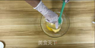 咸蛋黄肉松麻薯包的做法步骤：3