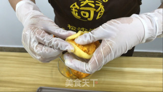咸蛋黄肉松麻薯包的做法步骤：5