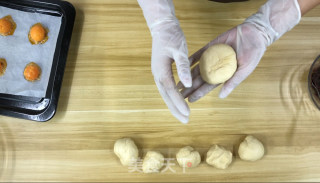 咸蛋黄豆沙面包，满满的内馅幸福感十足的做法步骤：4