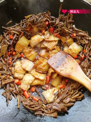 豆干炒五花肉的做法步骤：7