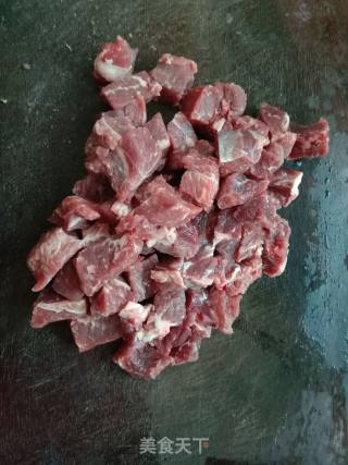 胡萝卜炖牛肉的做法步骤：1