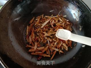 酸菜炒芋丝的做法步骤：10