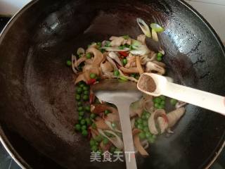 香菇青豆炒面筋的做法步骤：10