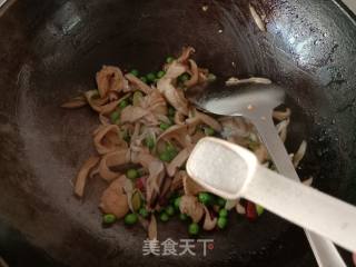 香菇青豆炒面筋的做法步骤：11