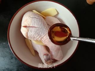 电饭煲烧鸡腿的做法步骤：3