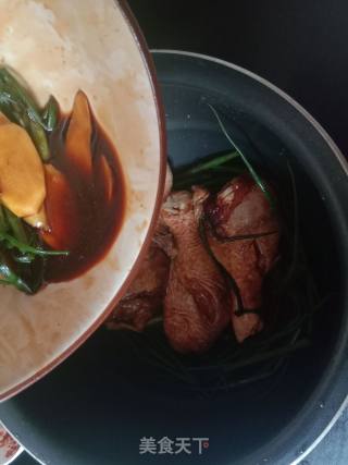 电饭煲烧鸡腿的做法步骤：14
