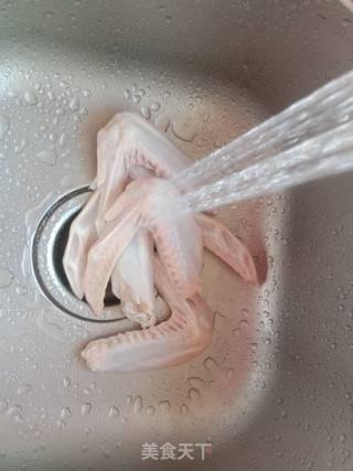 酱香啤酒鸭翅的做法步骤：1