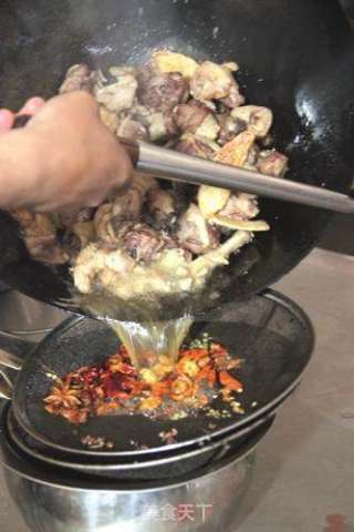 沂蒙山特色炖鸡的做法步骤：3