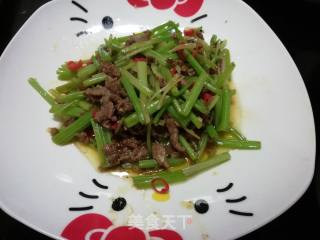 芹菜炒驴肉的做法步骤：1