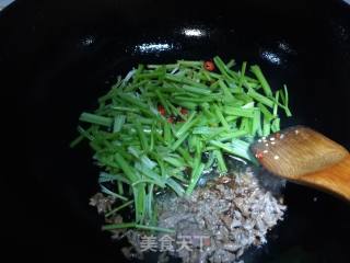 芹菜炒驴肉的做法步骤：7