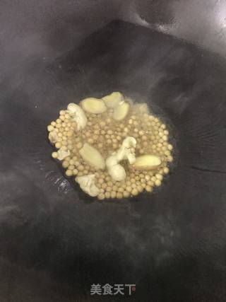 黄豆焖鸭子的做法步骤：2
