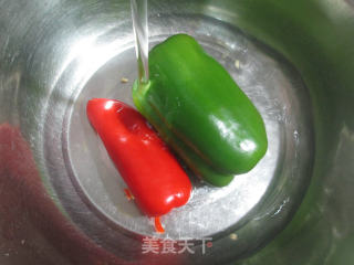 双椒炒老豆腐的做法步骤：2