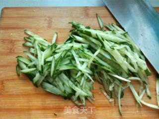 豆腐丝蛋皮拌黄瓜的做法步骤：4