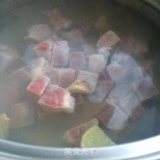 番茄牛肉炖土豆的做法步骤：2