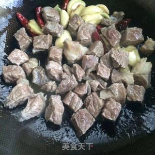 番茄牛肉炖土豆的做法步骤：4