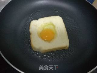 土司荷包蛋的做法步骤：4