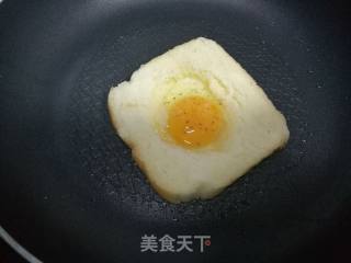 土司荷包蛋的做法步骤：5