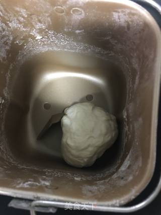 鸡肉火腿披萨的做法步骤：1