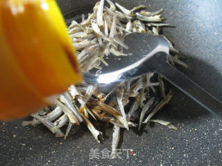 腰果炒大海蜒的做法步骤：2