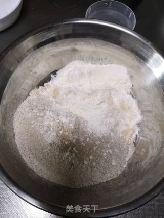 全麦葱花饼的做法步骤：1