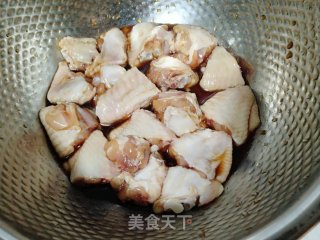 蒸版芋儿鸡的做法步骤：3