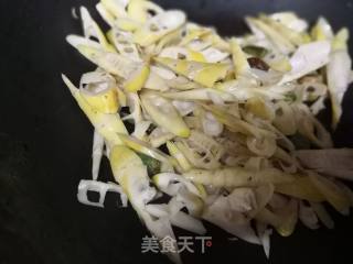 清炒冬笋的做法步骤：1