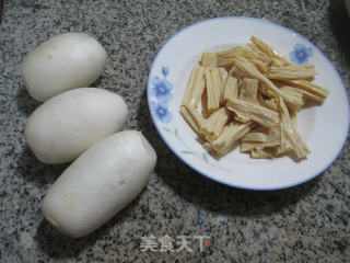 腐竹烧萝卜的做法步骤：1