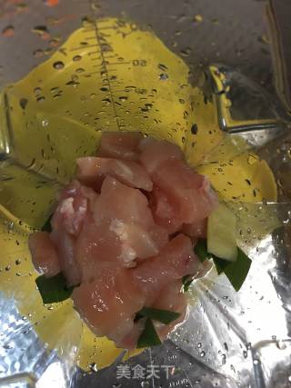 胡萝卜鸡肉酥的做法步骤：2