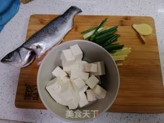 鲈鱼豆腐汤的做法步骤：2