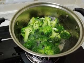 蚝汁杏鲍菇扣西兰花的做法步骤：3