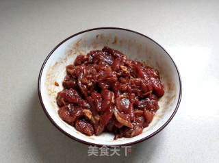 双椒小炒肉的做法步骤：2