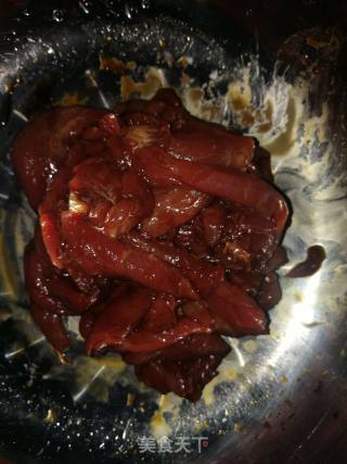 牛肉炒娃娃菜的做法步骤：2
