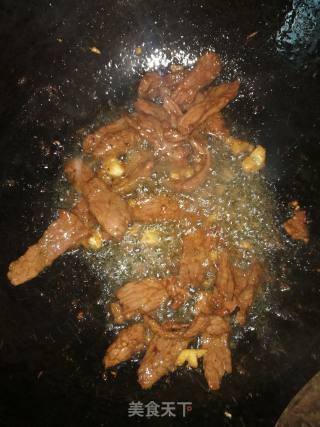 牛肉炒娃娃菜的做法步骤：4