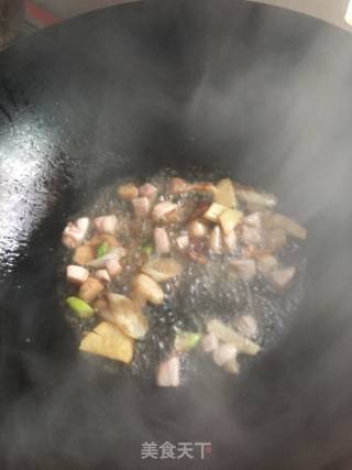 油豆腐炖豆芽的做法步骤：3