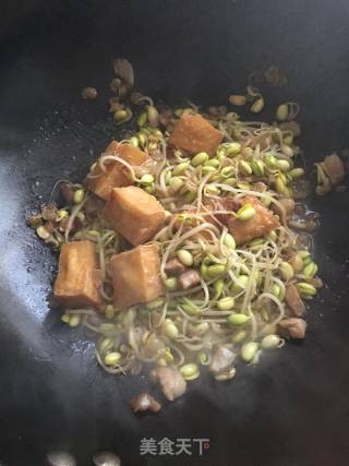 油豆腐炖豆芽的做法步骤：6