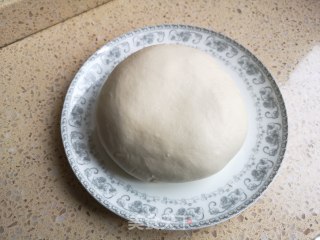 白菜猪肉水饺的做法步骤：1