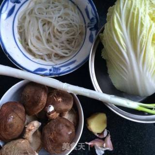 白菜香菇炒粉条的做法步骤：1