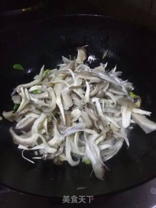烩菌菇的做法步骤：6