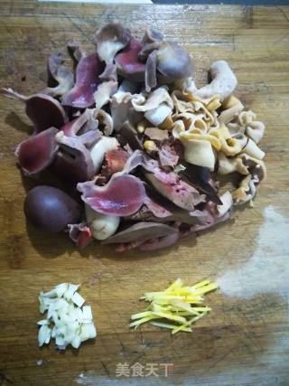 家常菜～菜花炒鸡杂的做法步骤：4