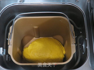 美味与养生共存的【南瓜全麦红枣面包】的做法步骤：2