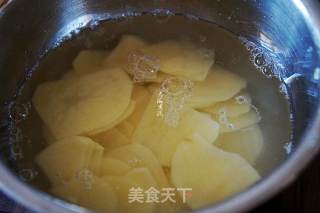 土豆片炒牛肉的做法步骤：2
