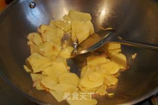 土豆片炒牛肉的做法步骤：4